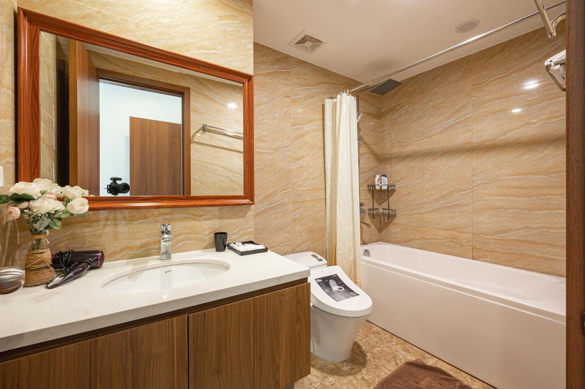 Luxe Paradise Suites Tay Ho Ханой Екстериор снимка